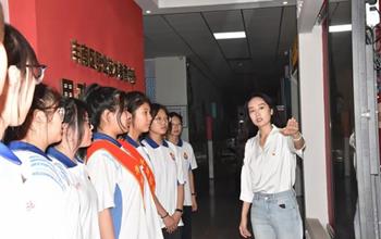 党团同心传薪火 青春接力担使命 ——丰..